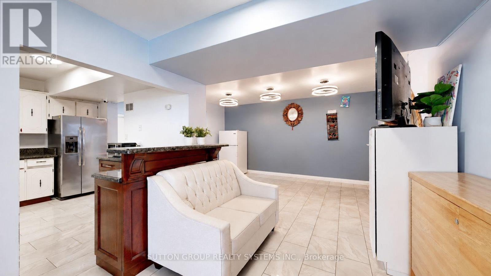 30 Coronado Court, Toronto, Ontario  M9M 1S7 - Photo 5 - W14002286