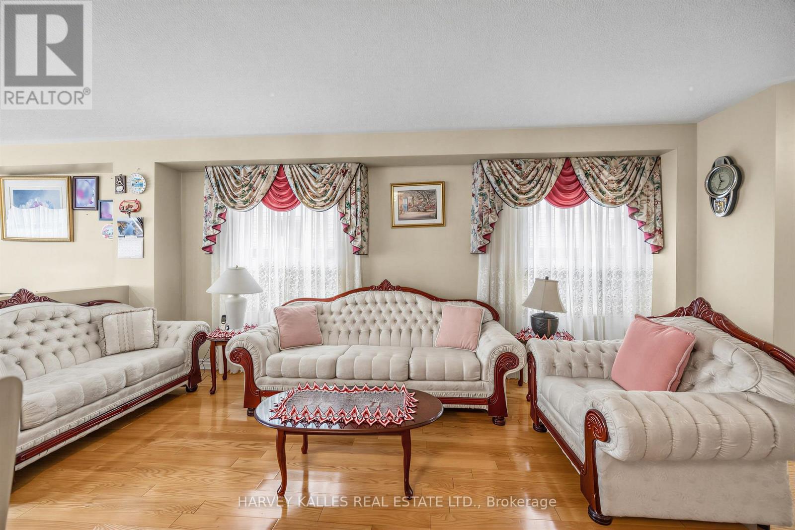39 Ridgefield Court, Brampton (Vales Of Castlemore), Ontario  L6P 1B4 - Photo 5 - W14003622