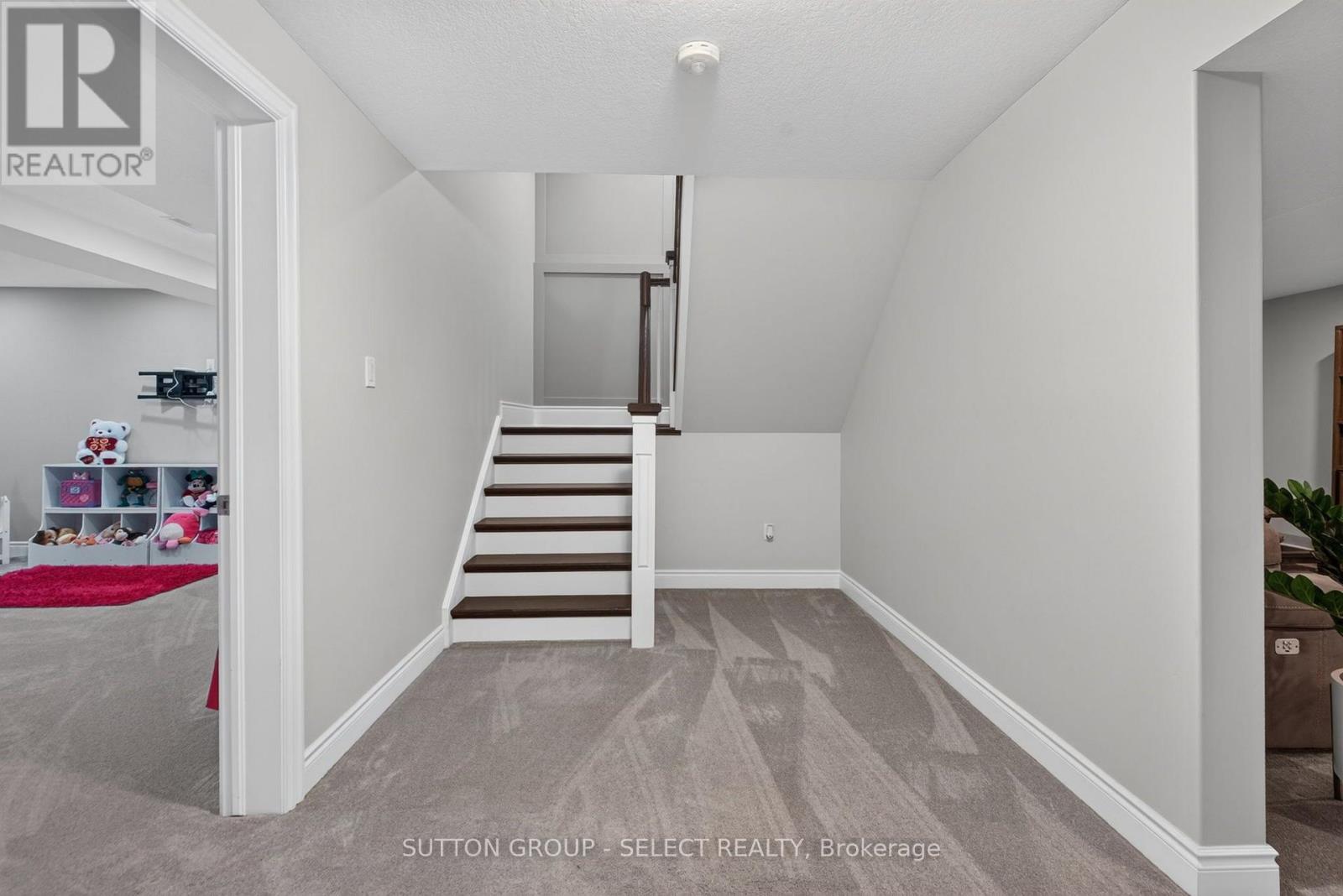 1042 Melsetter Way, London North, Ontario  N6G 0S5 - Photo 30 - X14004278