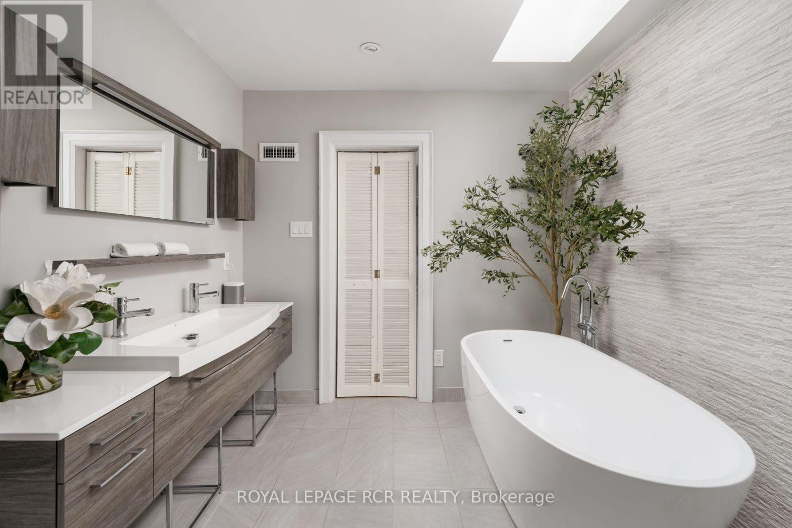 214 Briar Hill Avenue, Toronto, Ontario  M4R 1J2 - Photo 22 - C14004288