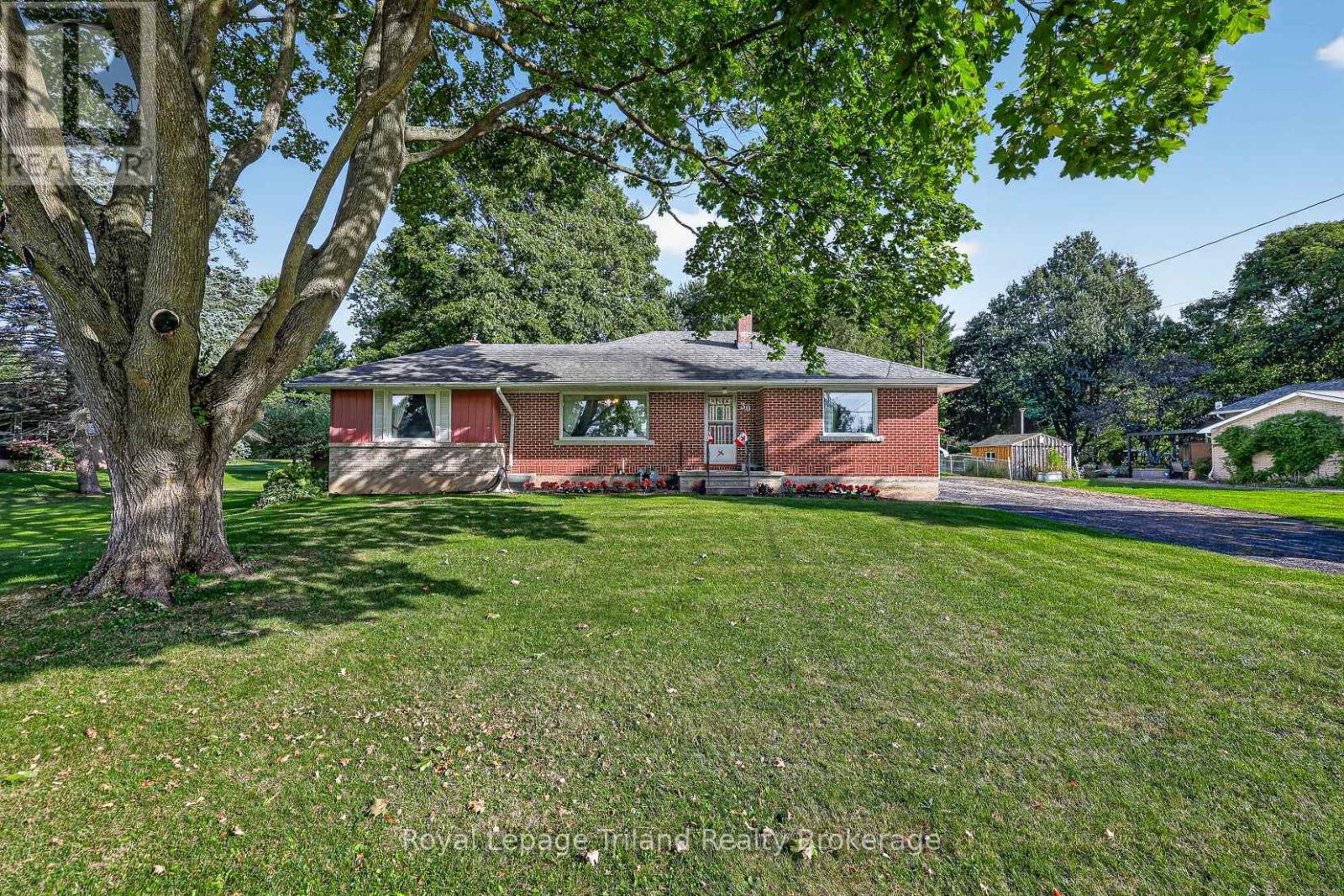 30 Young Street, East Zorra-Tavistock, Ontario  N0J 1M0 - Photo 3 - X14004234