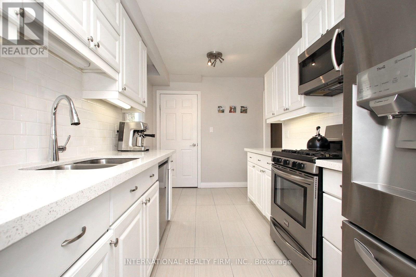 1876 Bicroft Court, Pickering, Ontario  L1V 3E9 - Photo 8 - E14004242