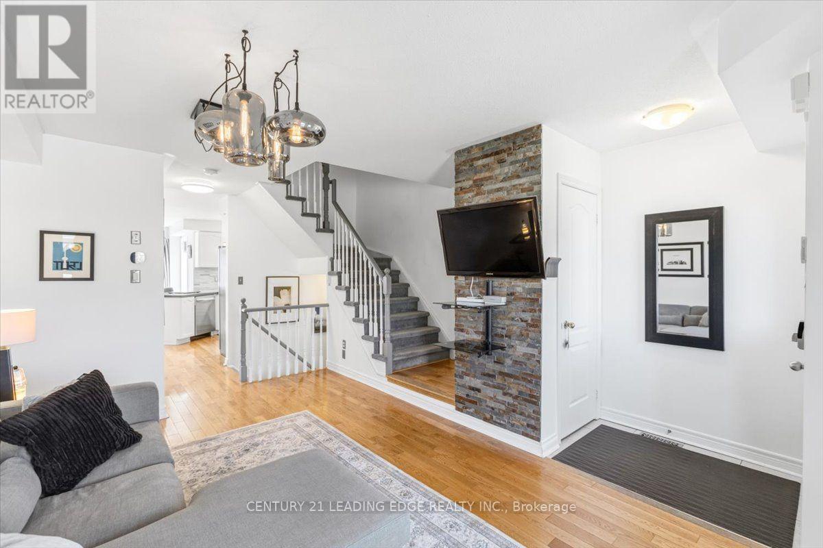 347 Woodfern Way, Newmarket, Ontario  L3X 2X1 - Photo 6 - N14004220