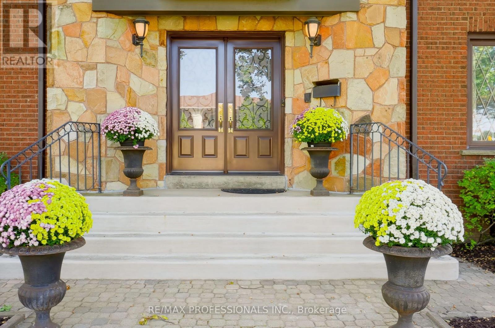 3979 River Mill Way, Mississauga, Ontario  L4W 4C1 - Photo 3 - W14004240
