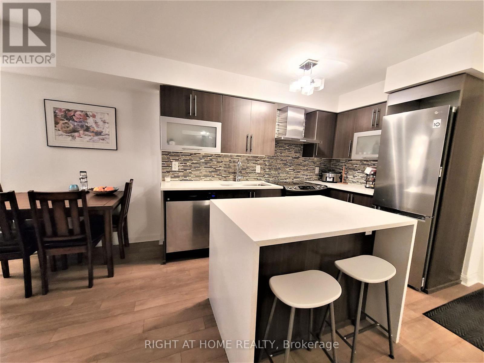 711 - 1 Michael Power Place, Toronto, Ontario  M9A 0A1 - Photo 3 - W14004286