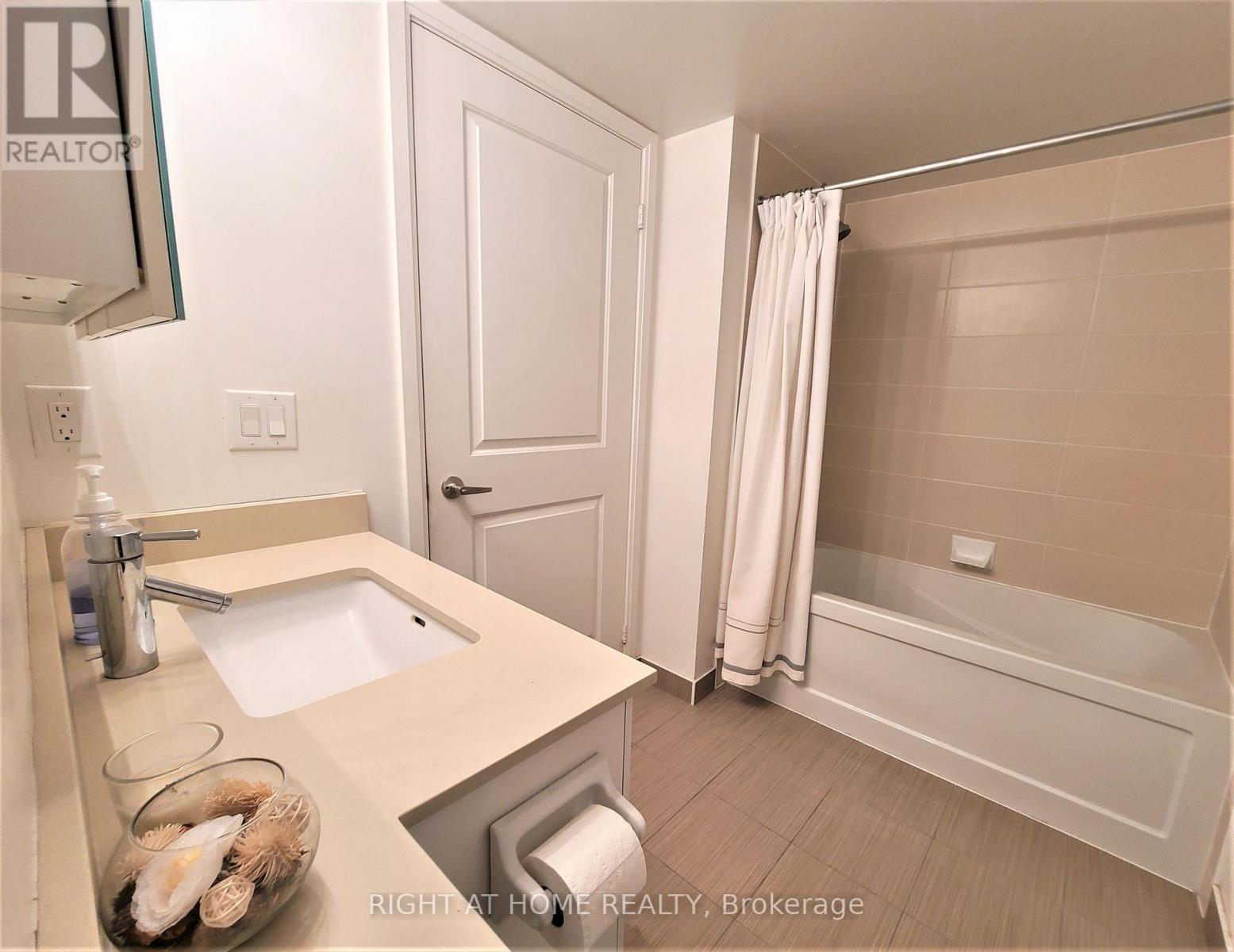 711 - 1 Michael Power Place, Toronto, Ontario  M9A 0A1 - Photo 8 - W14004286