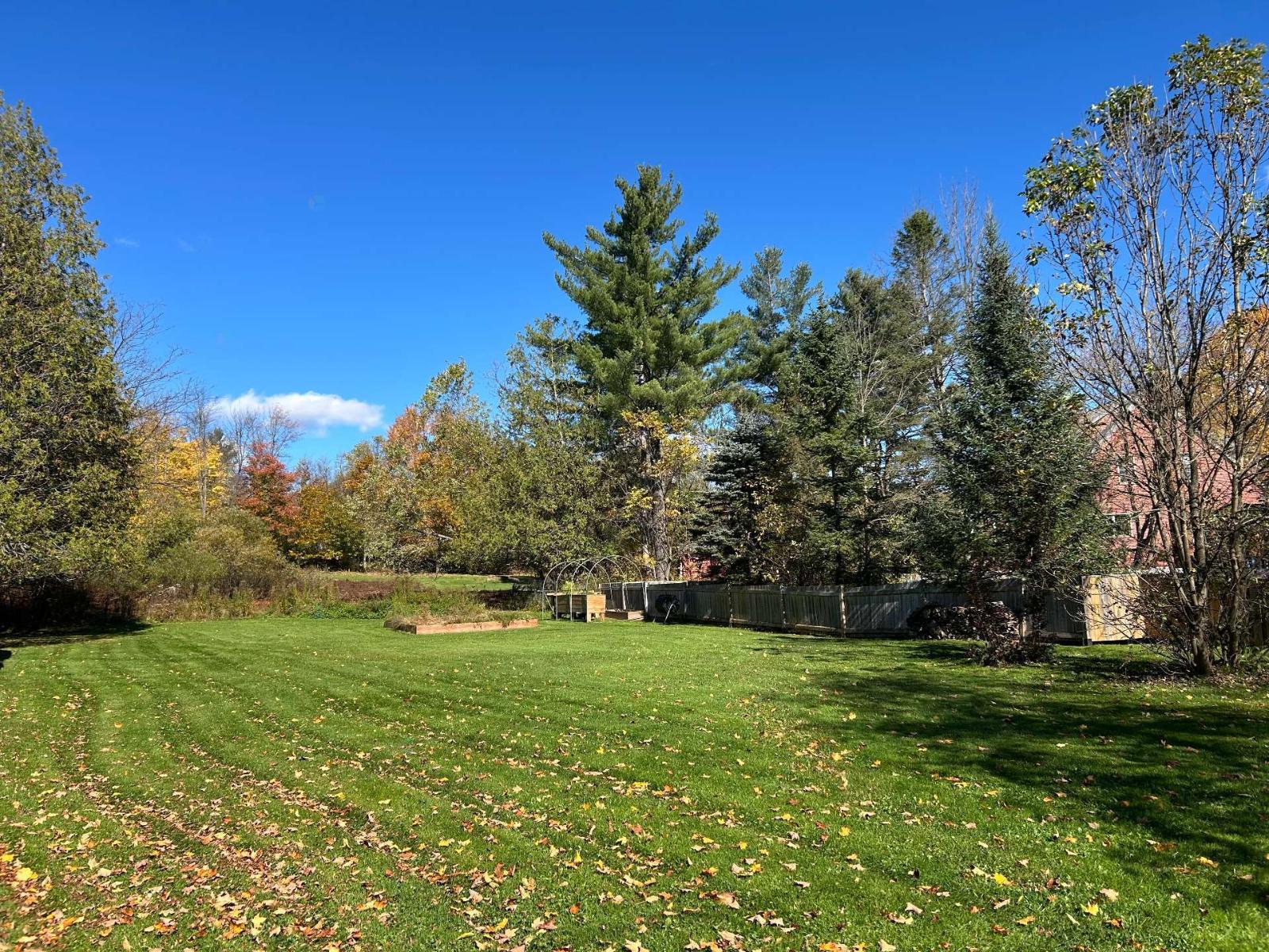 138 Rue Western Sutton Quebec Canada J0E2K0 2