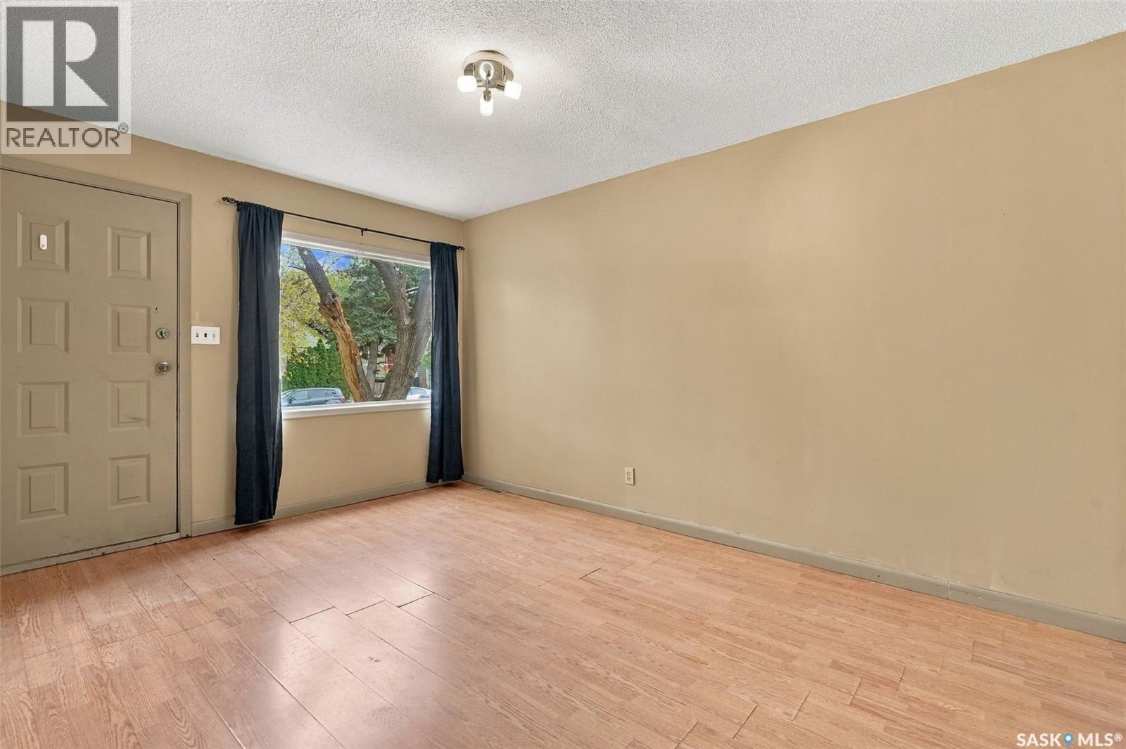 2430 Mcdonald Street, Regina, Saskatchewan  S4N 2Z3 - Photo 2 - SK050887