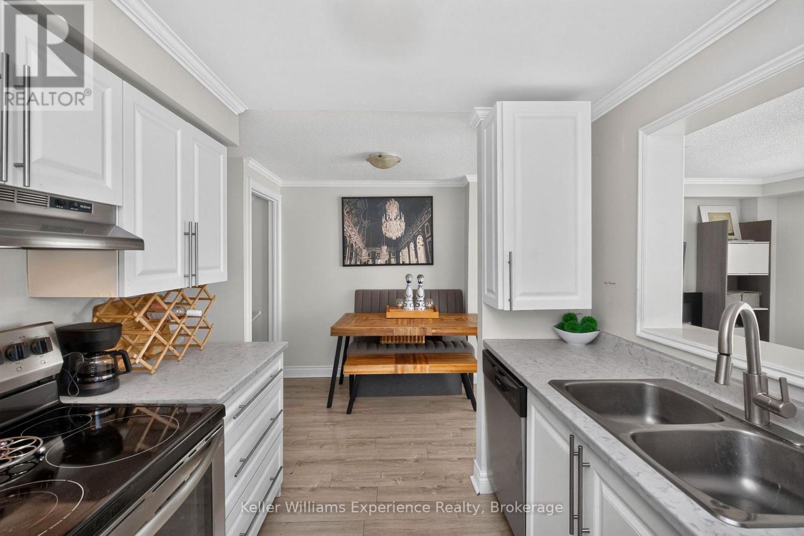 54 Quinlan Road, Barrie (Georgian Drive), Ontario  L4M 7B1 - Photo 11 - S14004398