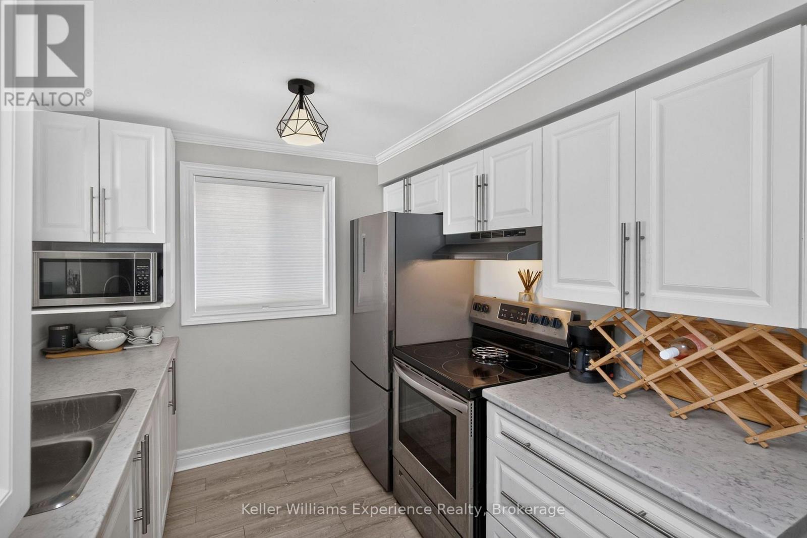 54 Quinlan Road, Barrie (Georgian Drive), Ontario  L4M 7B1 - Photo 9 - S14004398