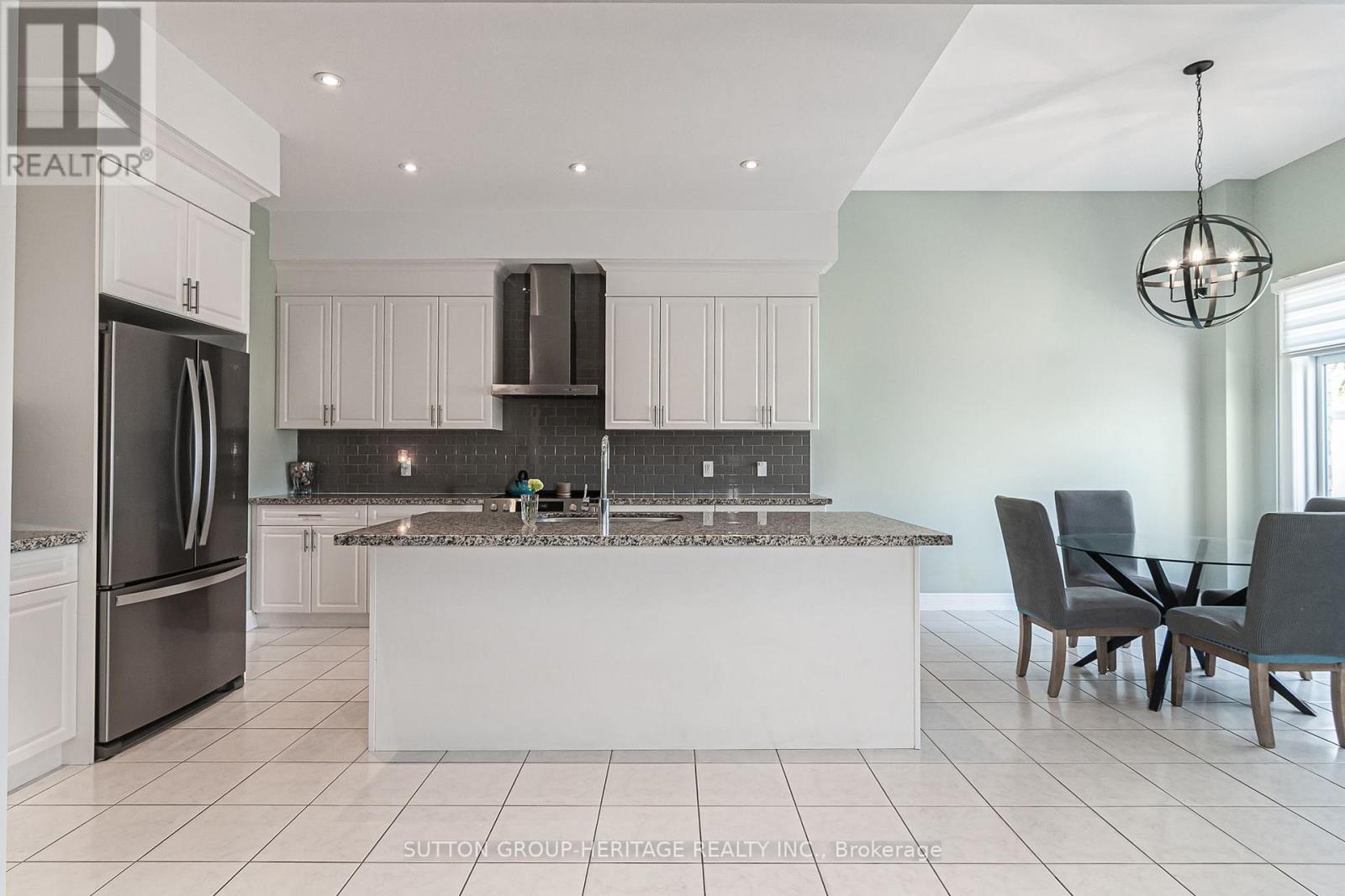 10 Beaverdams Drive, Whitby, Ontario  L1P 0C3 - Photo 11 - E14004352