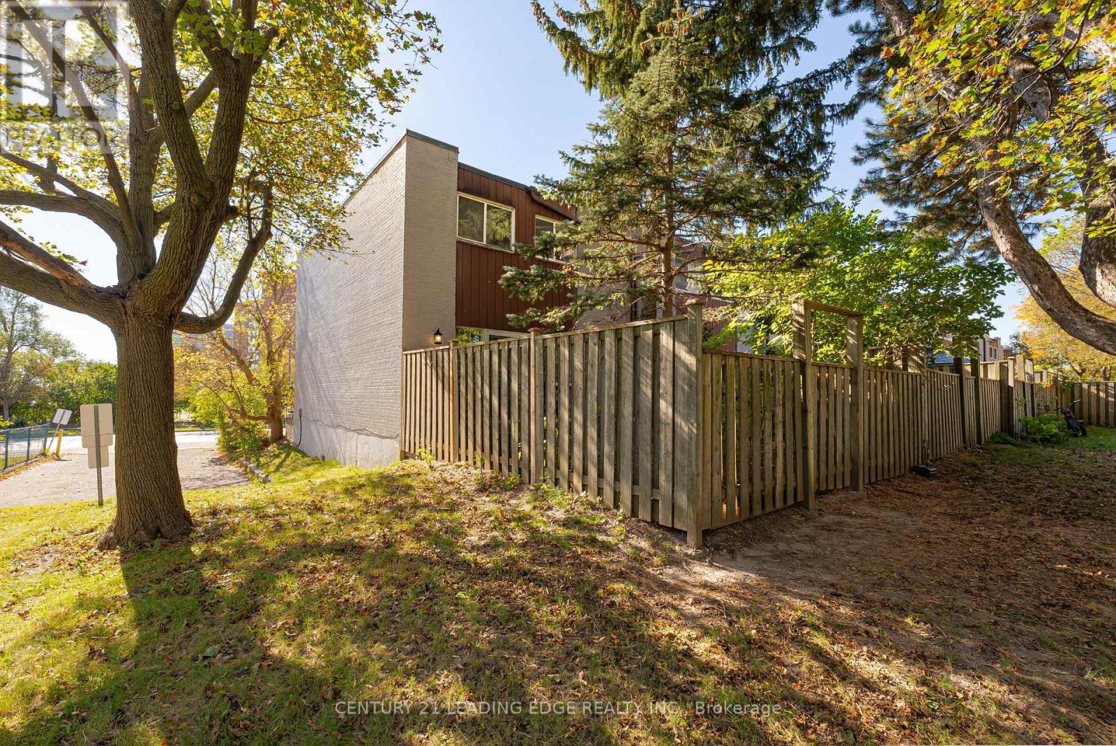 132 Bonis Avenue, Toronto, Ontario  M1T 2V2 - Photo 6 - E14004968