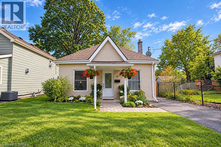 11 Stirton Avenue, Brantford, Ontario  N3T 1E2 - Photo 1 - 40868267