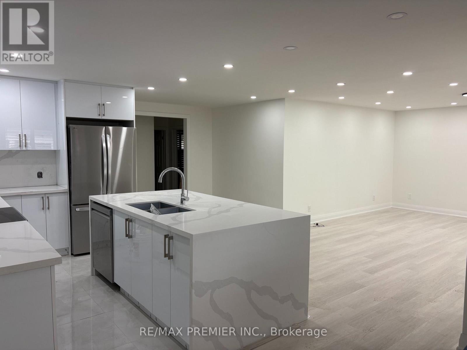Main - 42 Rougecrest Drive, Markham (Markham Village), Ontario  L3P 3B6 - Photo 4 - N14004964