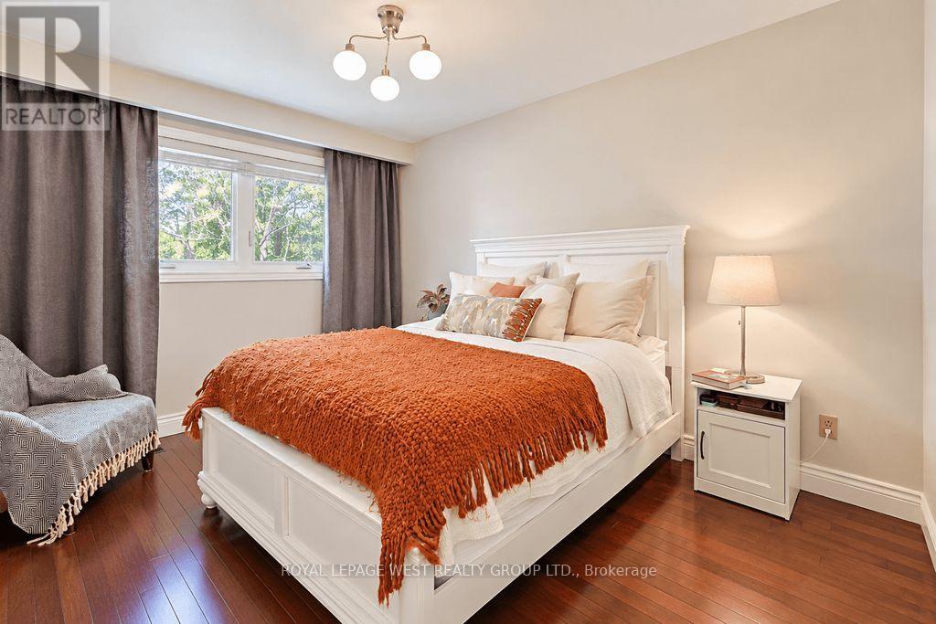 292 La Rose Avenue, Toronto, Ontario  M9P 1B9 - Photo 21 - W14004390