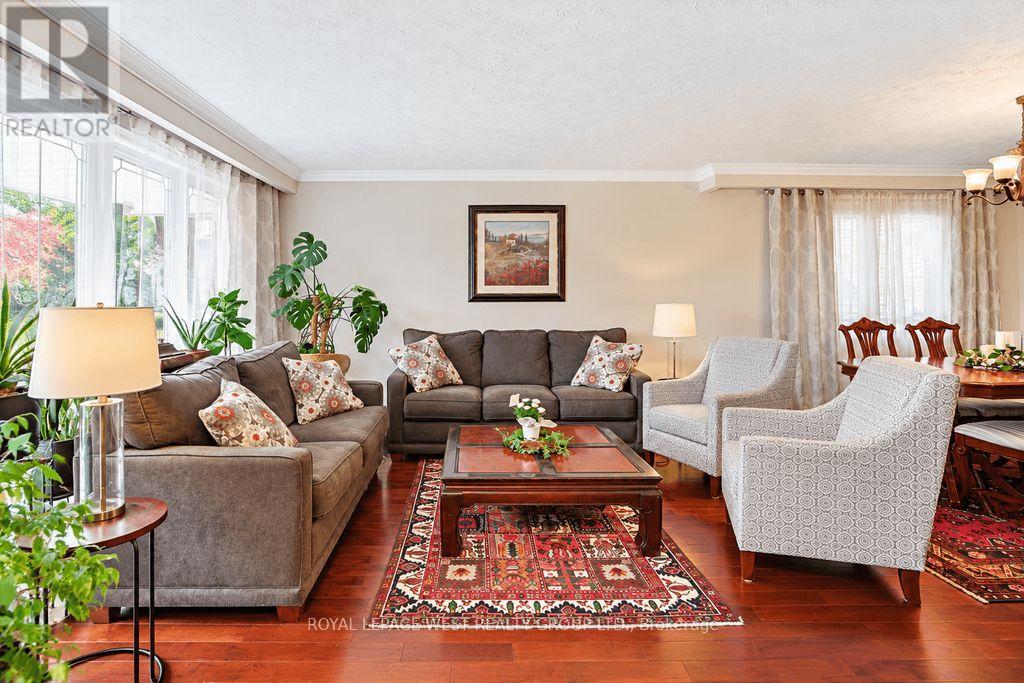 292 La Rose Avenue, Toronto, Ontario  M9P 1B9 - Photo 4 - W14004390