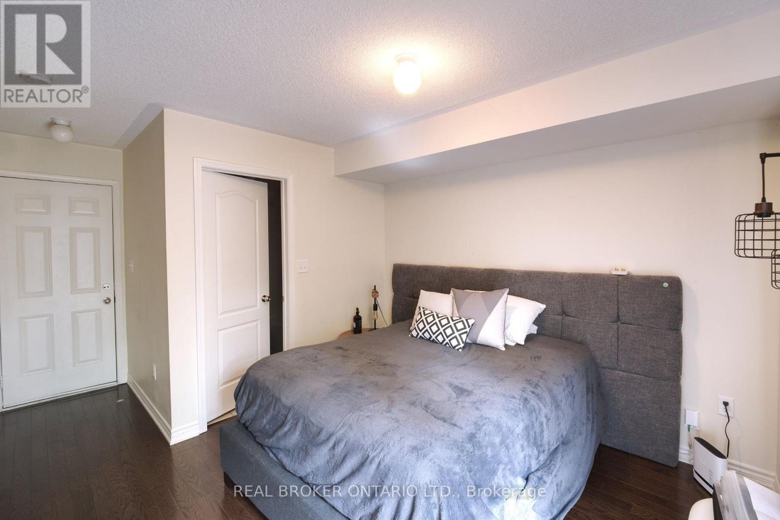 2 - 1123 HAIG BOULEVARD