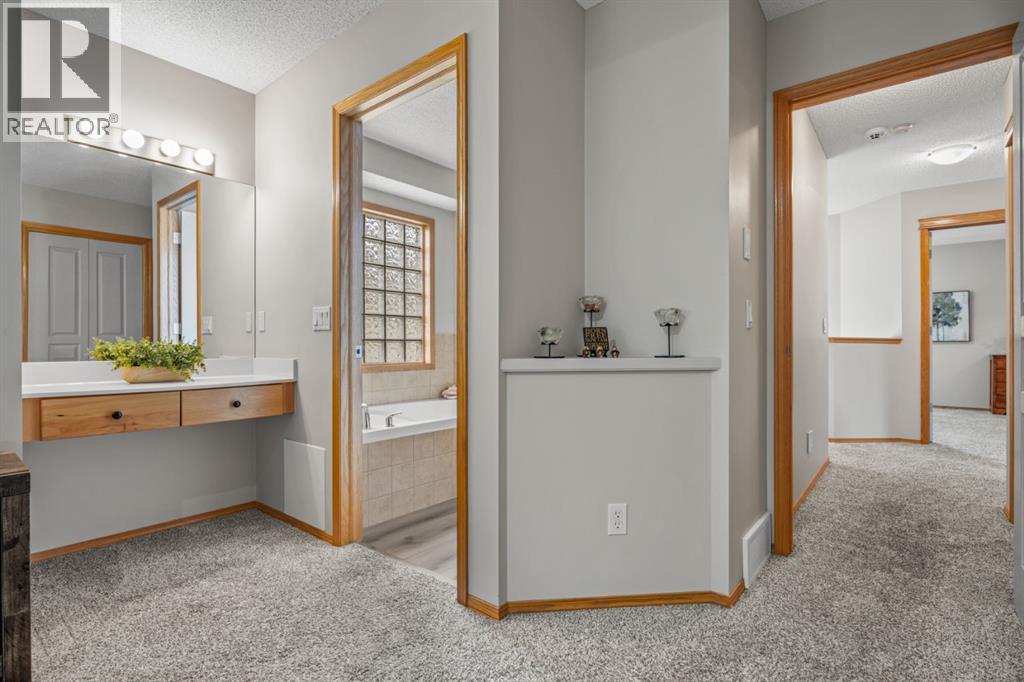 432 Rainbow Falls Way, Chestermere, Alberta  T1X 1S6 - Photo 25 - A2350802