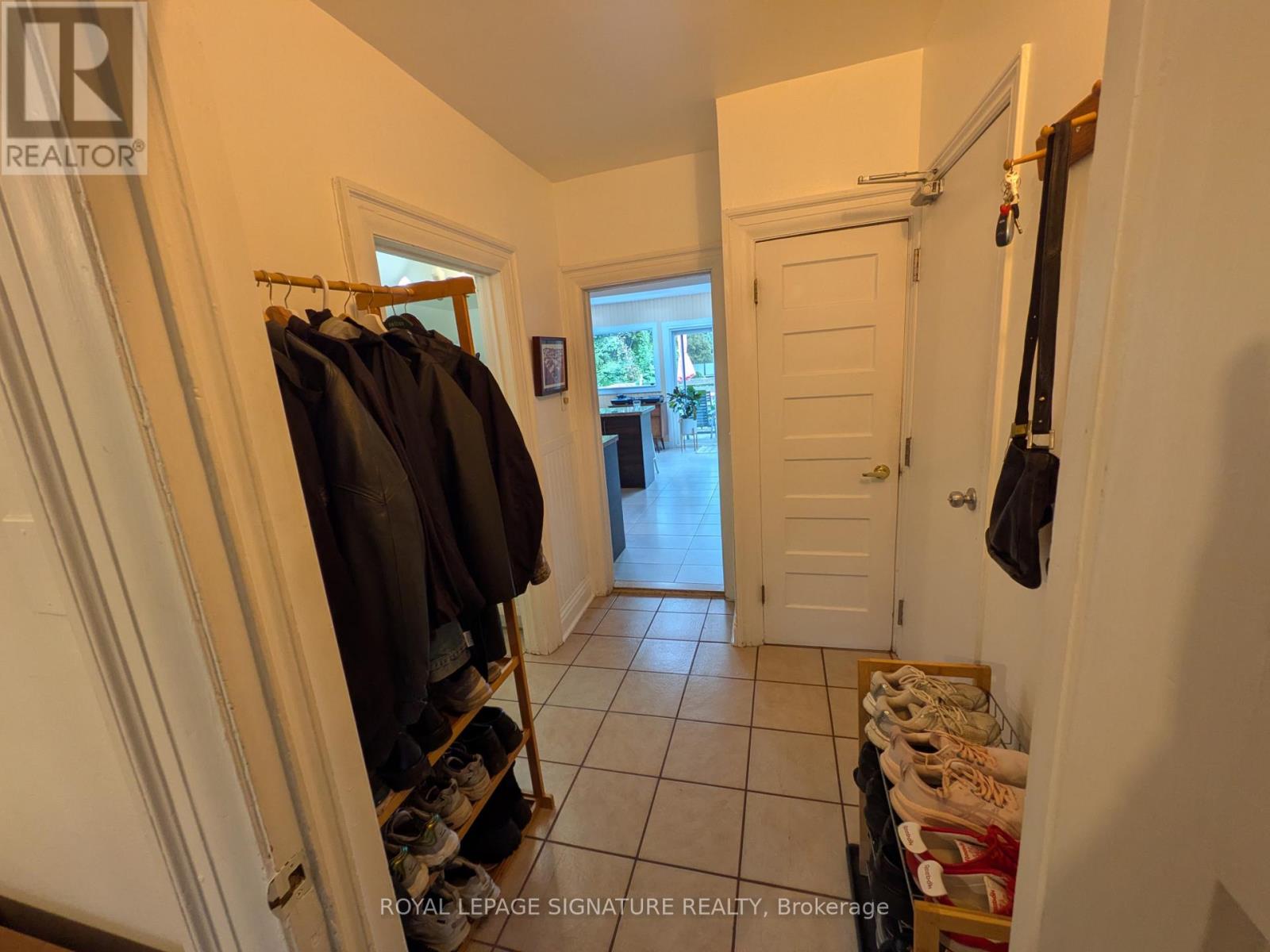 2nd Floor Unit - 255 Indian Road, Toronto, Ontario  M6R 2X3 - Photo 4 - W14004406