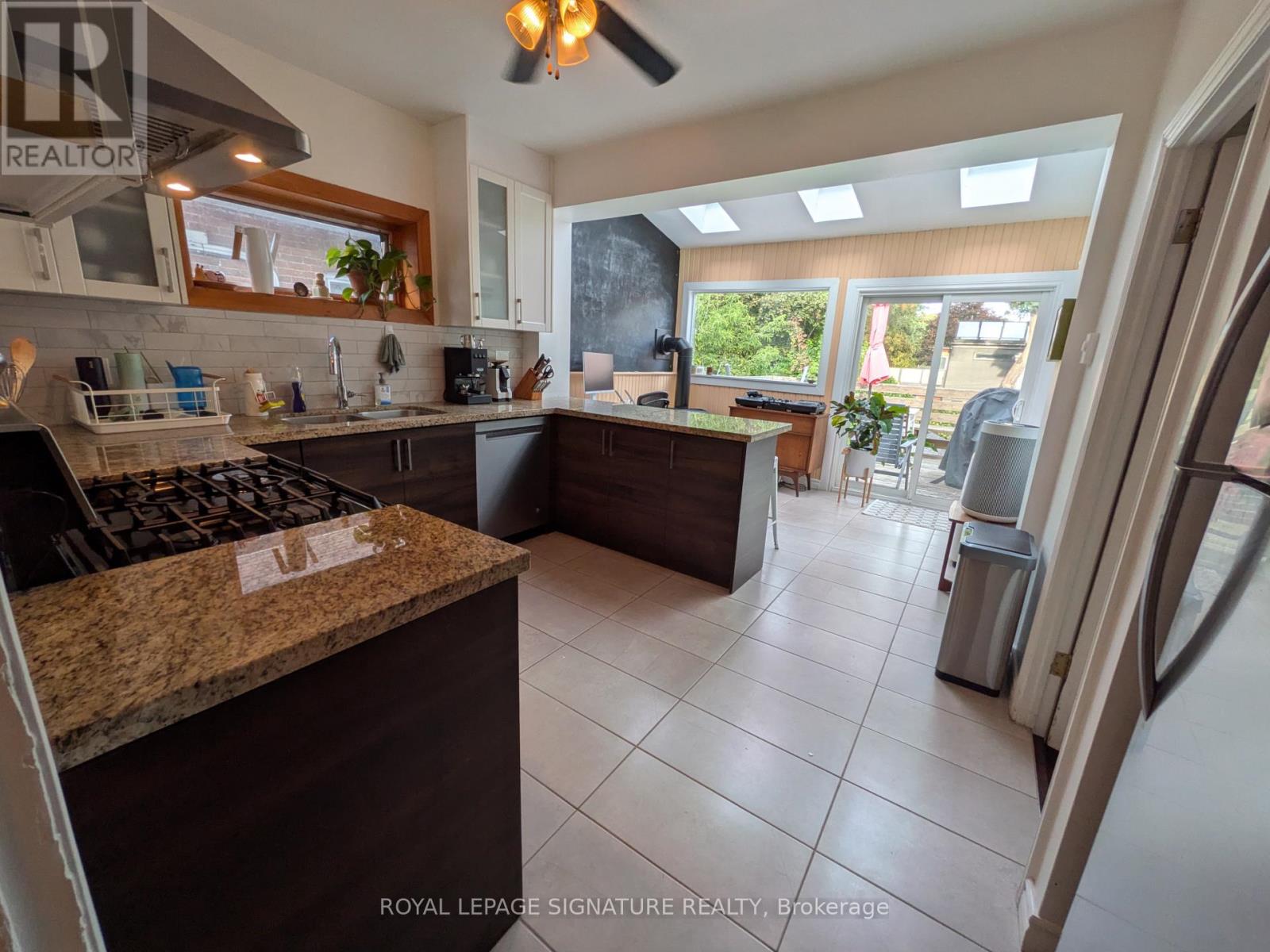 2nd Floor Unit - 255 Indian Road, Toronto, Ontario  M6R 2X3 - Photo 2 - W14004406
