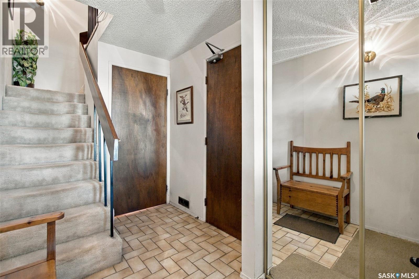 127 Lockwood Road, Regina, Saskatchewan  S4S 3G4 - Photo 3 - SK050914