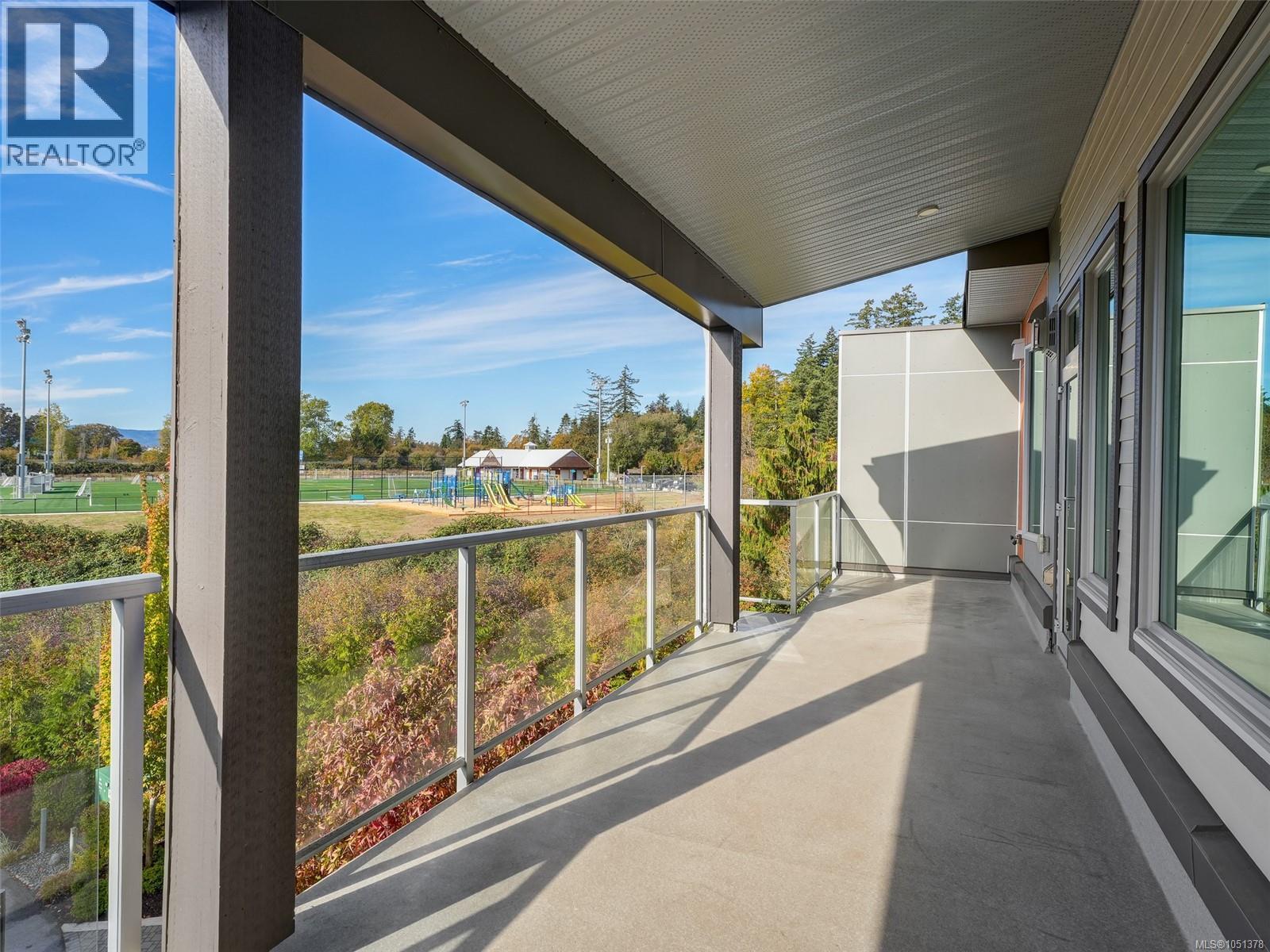405 10680 McDonald Park Rd