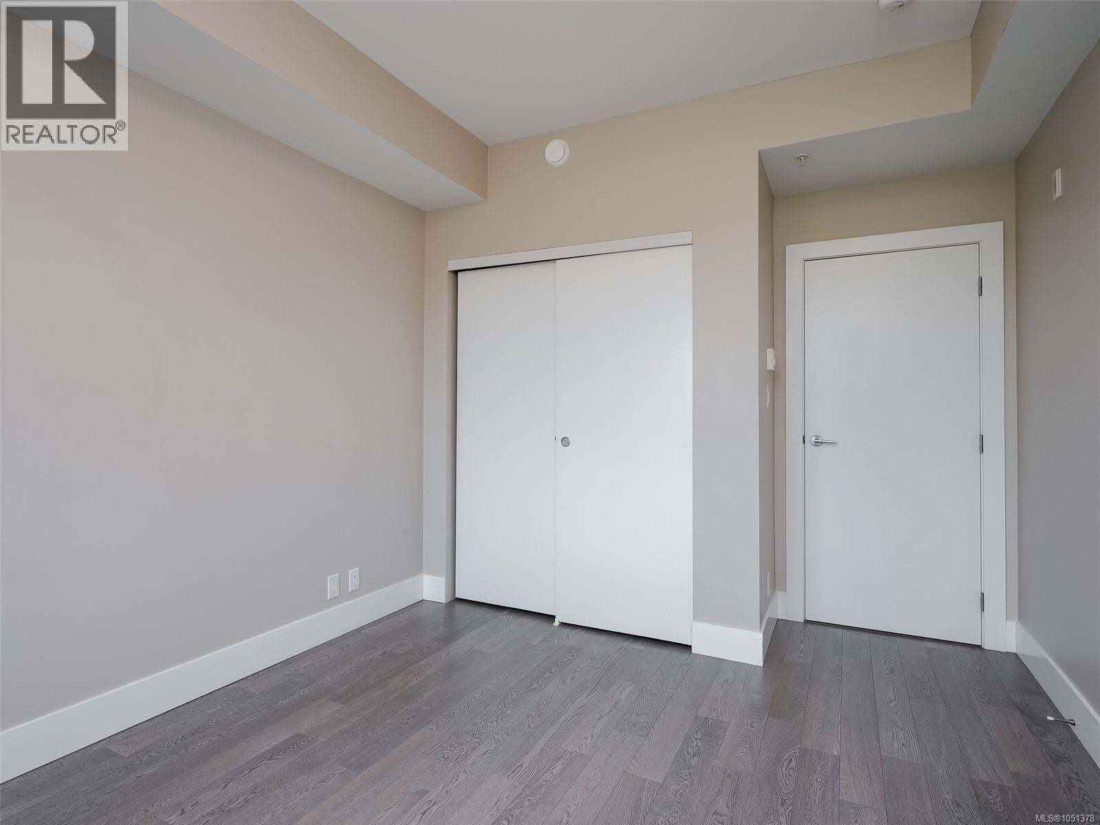 405 10680 McDonald Park Rd