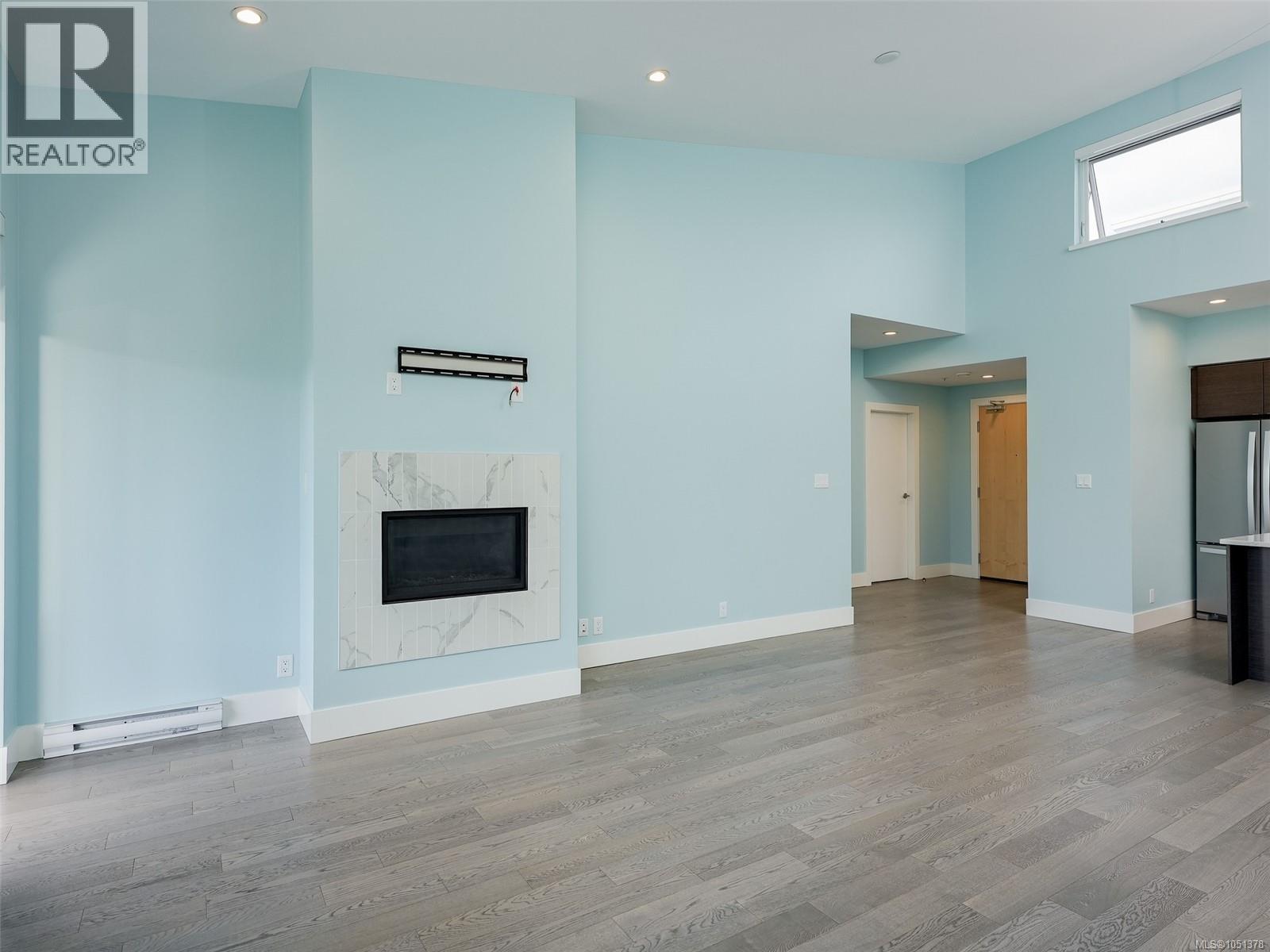 405 10680 McDonald Park Rd