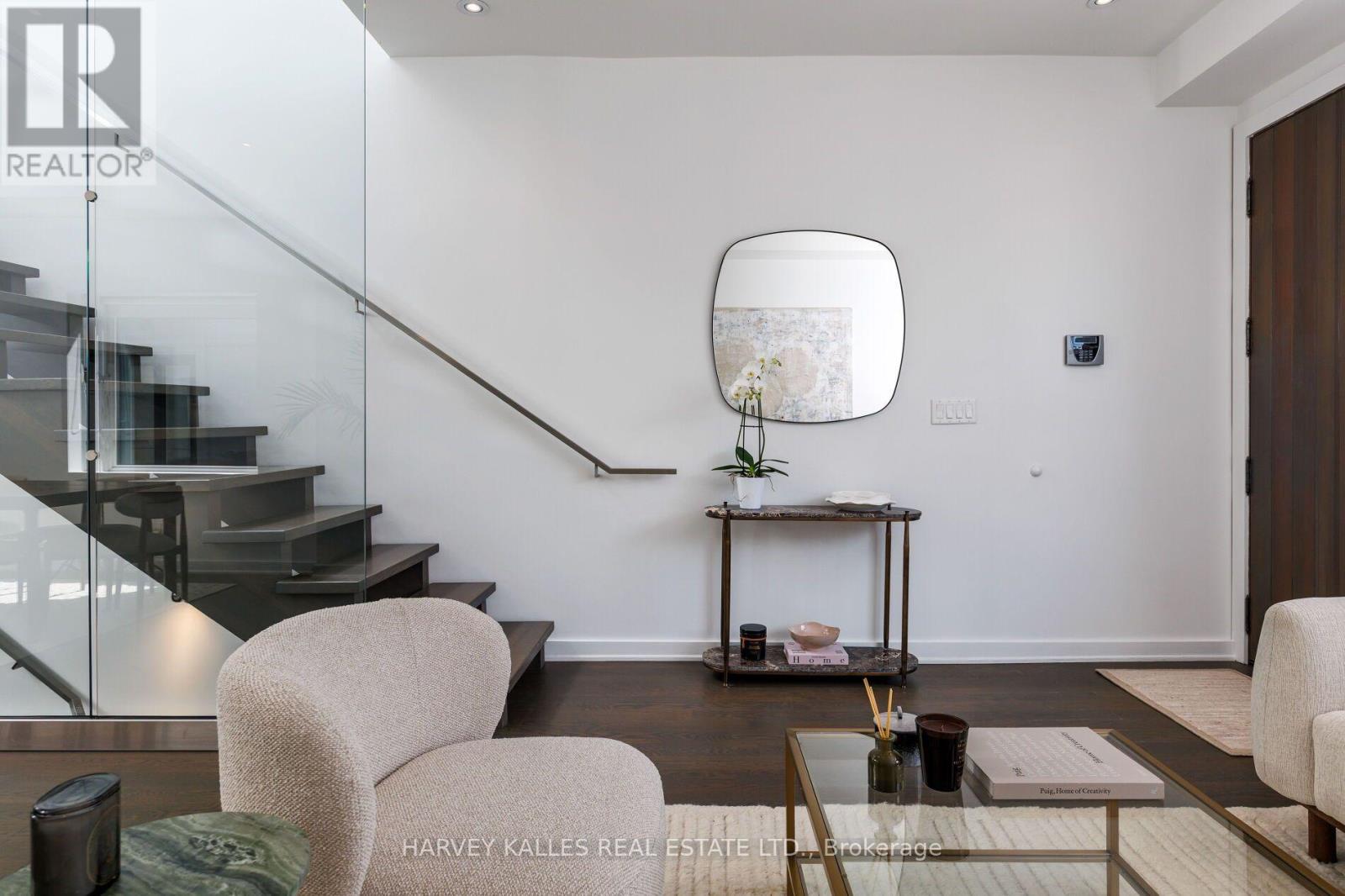 128 Montgomery Avenue, Toronto, Ontario  M4R 1E2 - Photo 4 - C14007782