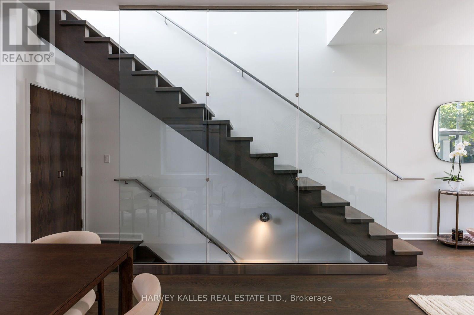 128 Montgomery Avenue, Toronto, Ontario  M4R 1E2 - Photo 8 - C14007782