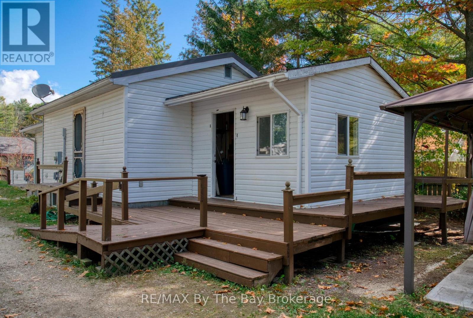 18 Elm Drive, Wasaga Beach, Ontario  L9Z 2L3 - Photo 6 - S14007664
