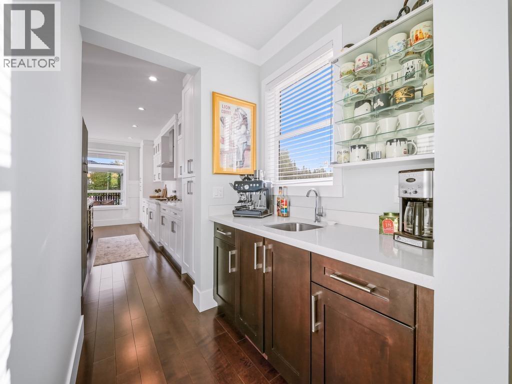 355 E 15th Street, North Vancouver, British Columbia V7L 2R6 - Photo 11 - R3174531