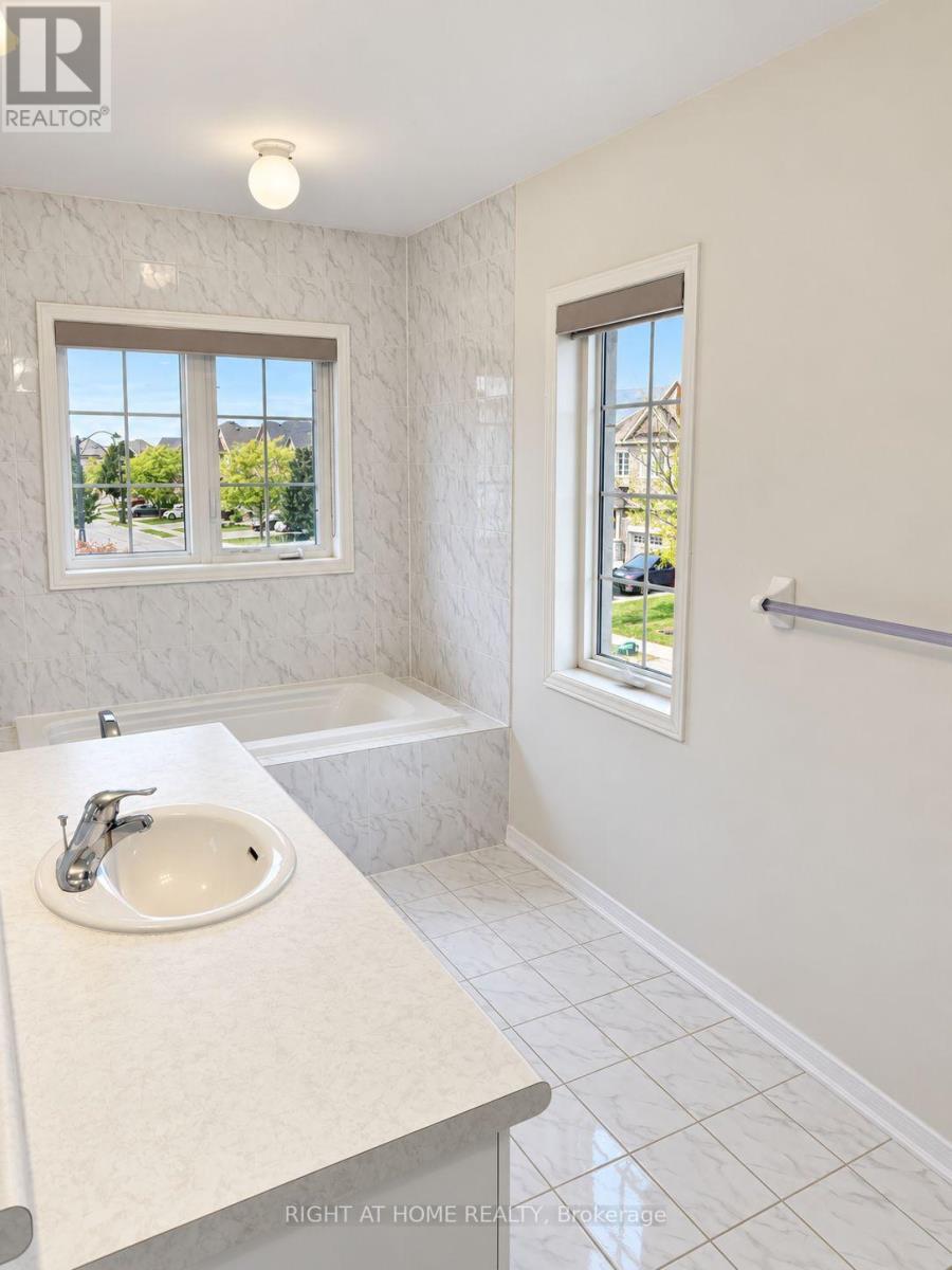 1260 Mccron Crescent, Newmarket, Ontario  L3X 0A1 - Photo 12 - N14008180