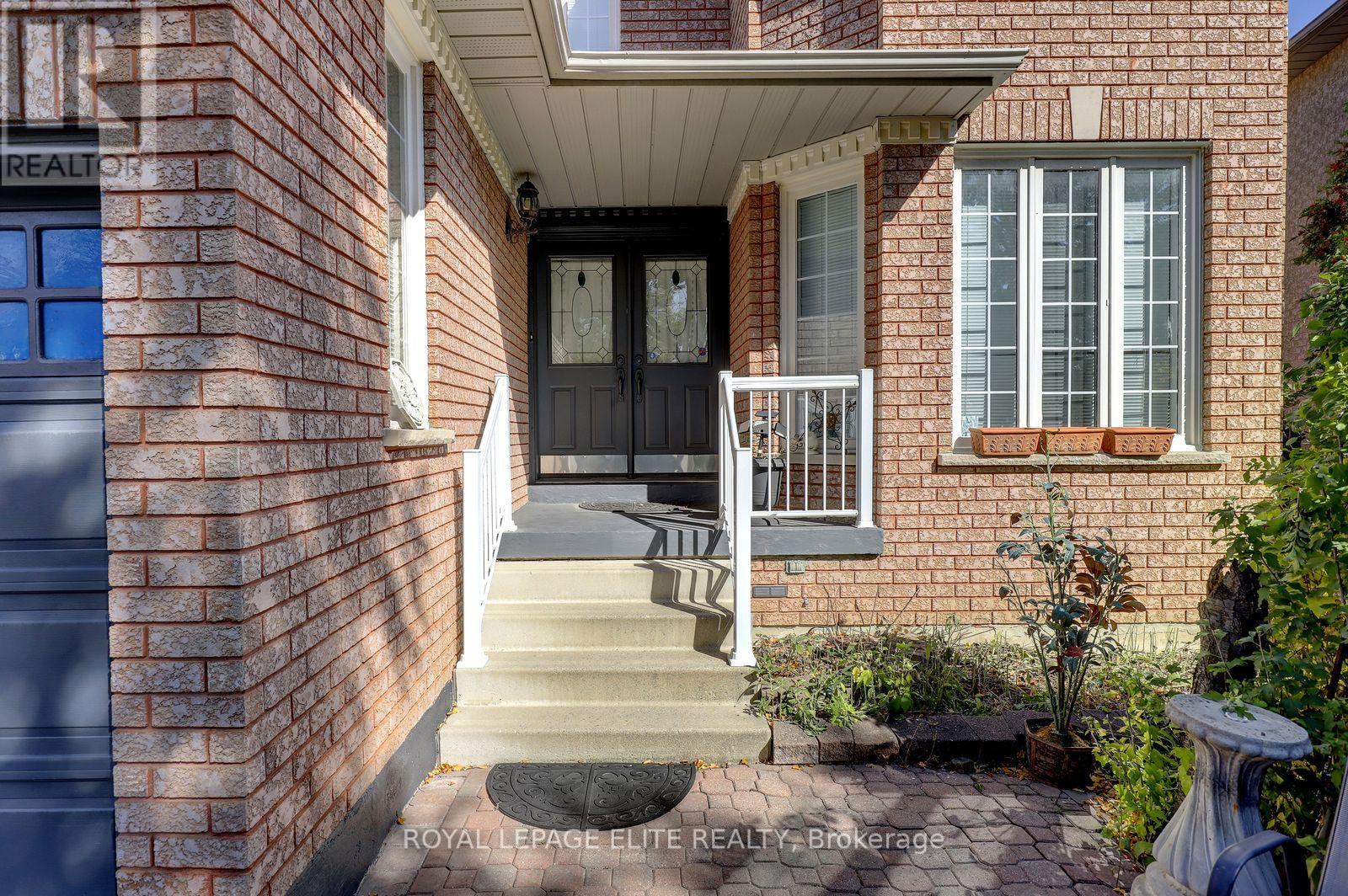 5 Pinecone Way E, Brampton, Ontario  L6R 1N5 - Photo 3 - W14007642
