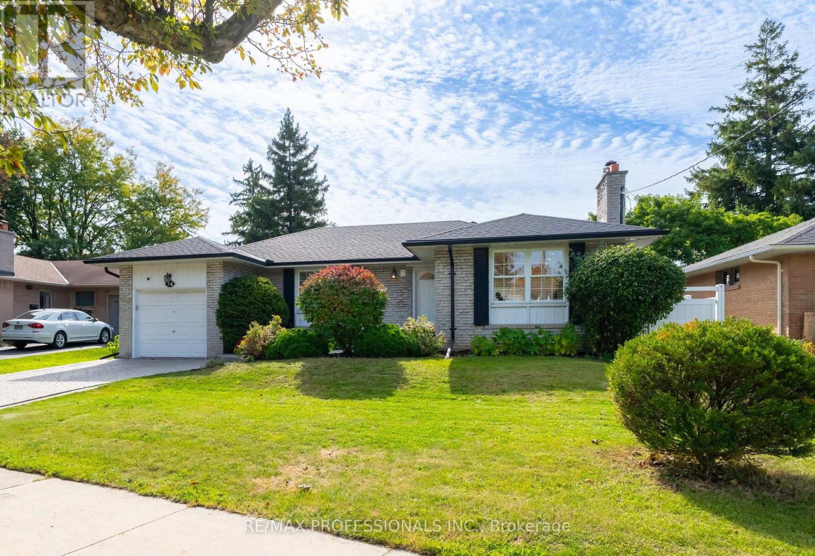 74 CRENDON DRIVE, toronto (etobicoke west mall), Ontario