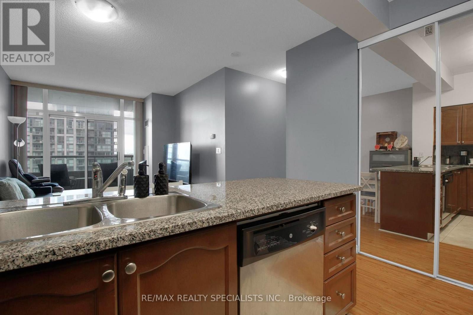 2303 - 335 Rathburn Road W, Mississauga, Ontario  L5B 0C8 - Photo 11 - W14009392