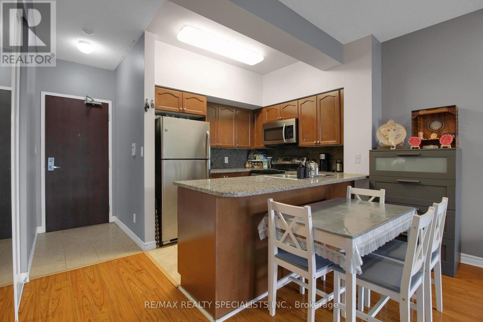 2303 - 335 Rathburn Road W, Mississauga, Ontario  L5B 0C8 - Photo 6 - W14009392