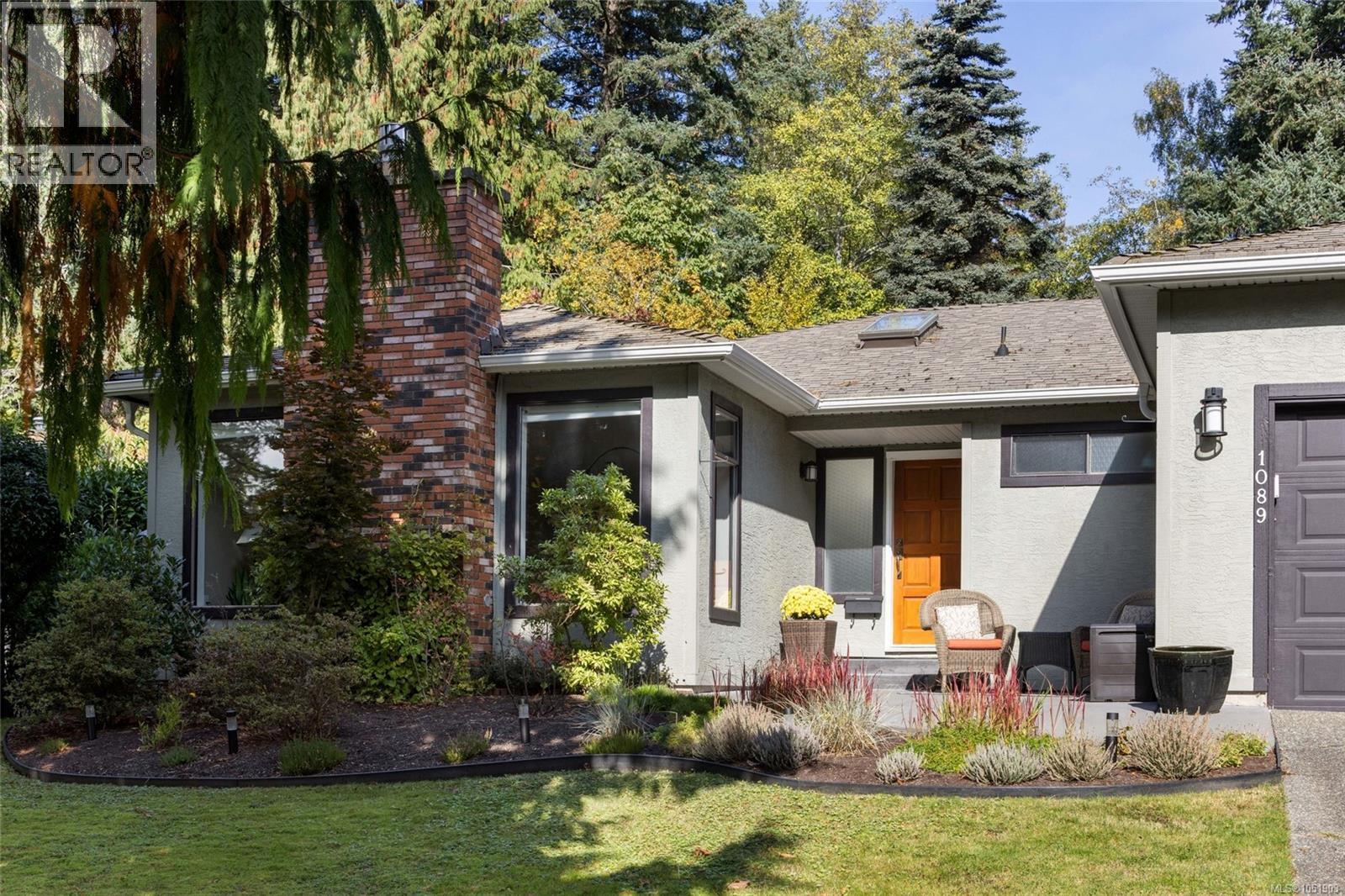 1089 Donwood Dr, Saanich, British Columbia  V8X 4G3 - Photo 2 - 1051903