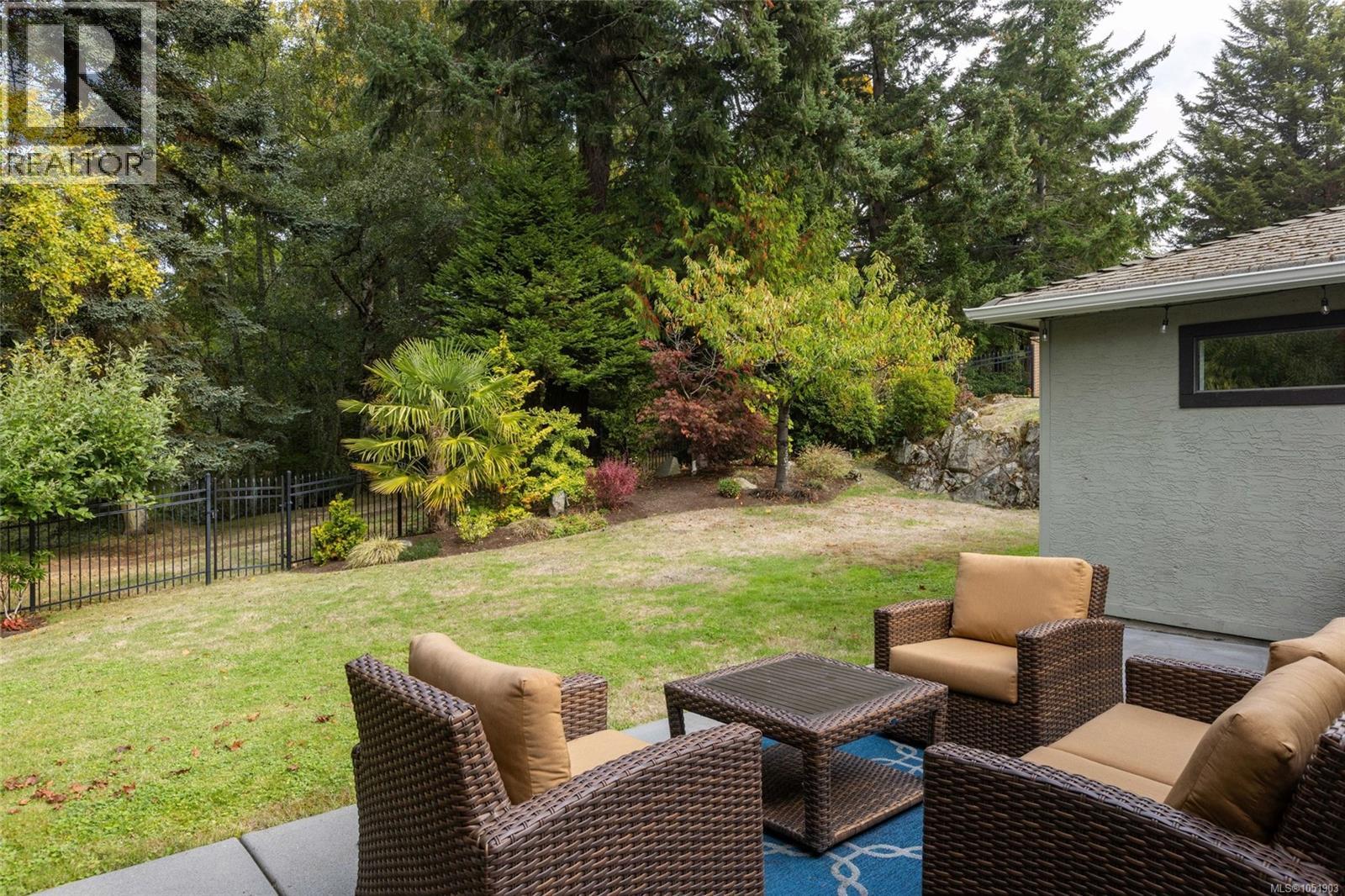 1089 Donwood Dr, Saanich, British Columbia  V8X 4G3 - Photo 31 - 1051903