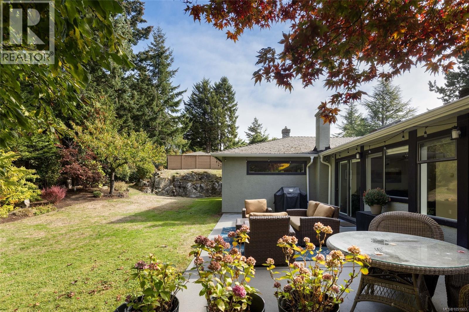 1089 Donwood Dr, Saanich, British Columbia  V8X 4G3 - Photo 32 - 1051903