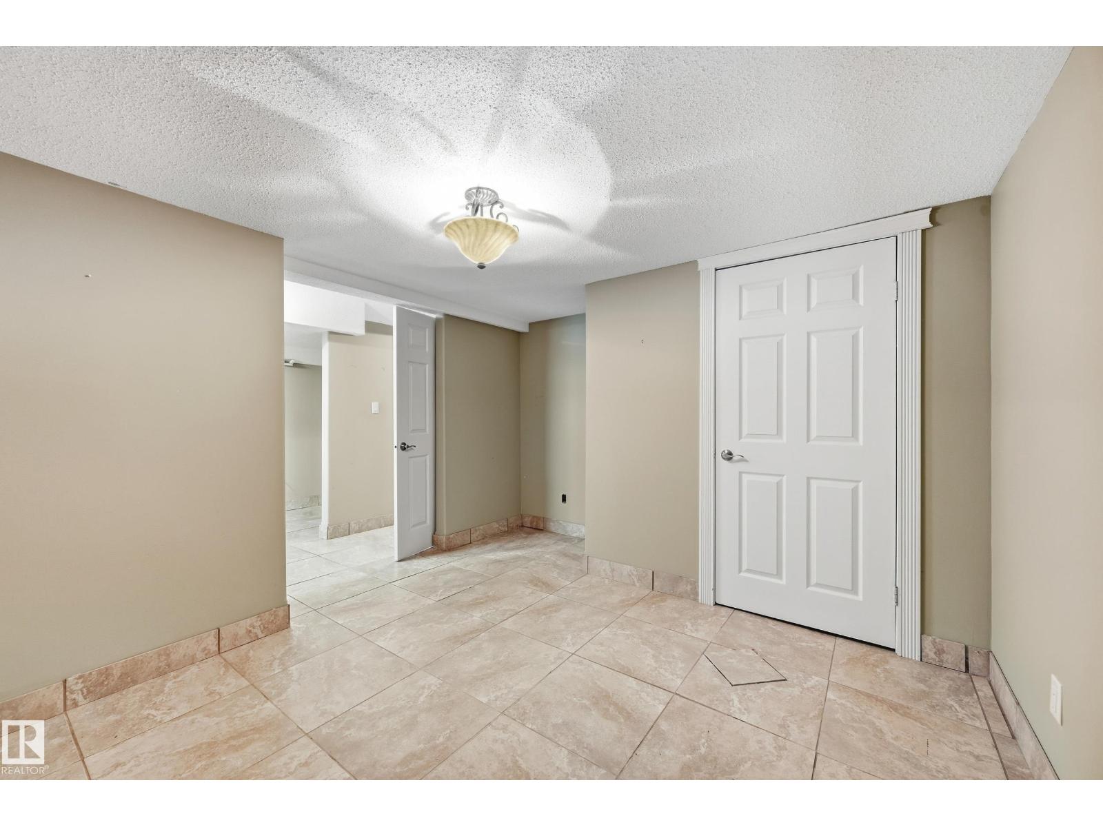 7708 158 AV NW