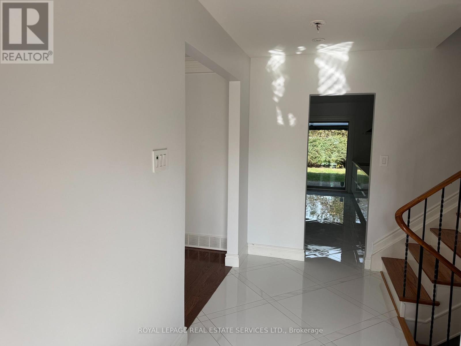 75 Ravensbourne Crescent, Toronto, Ontario  M9A 2B1 - Photo 4 - W13885812