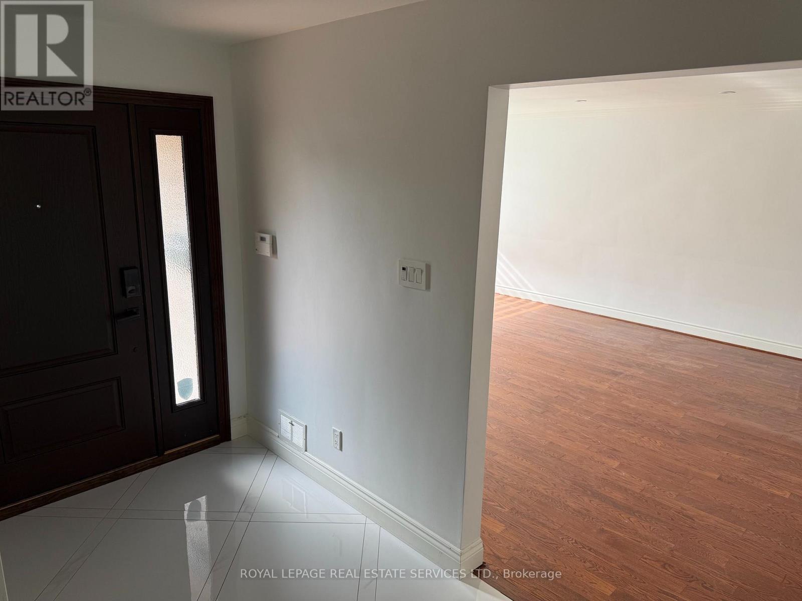 75 Ravensbourne Crescent, Toronto, Ontario  M9A 2B1 - Photo 3 - W13885812
