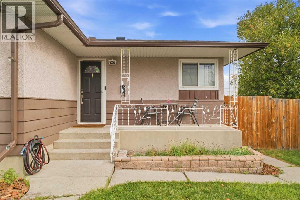 6352 Travois Crescent NW Calgary Alberta Canada T2K3S7 3