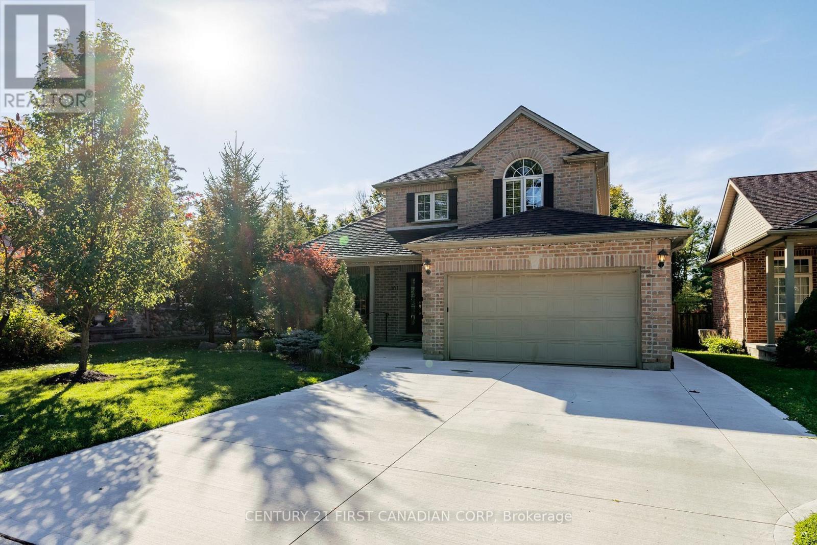 101 Duchess Avenue, Lucan Biddulph, Ontario  N0M 2J0 - Photo 2 - X14013366