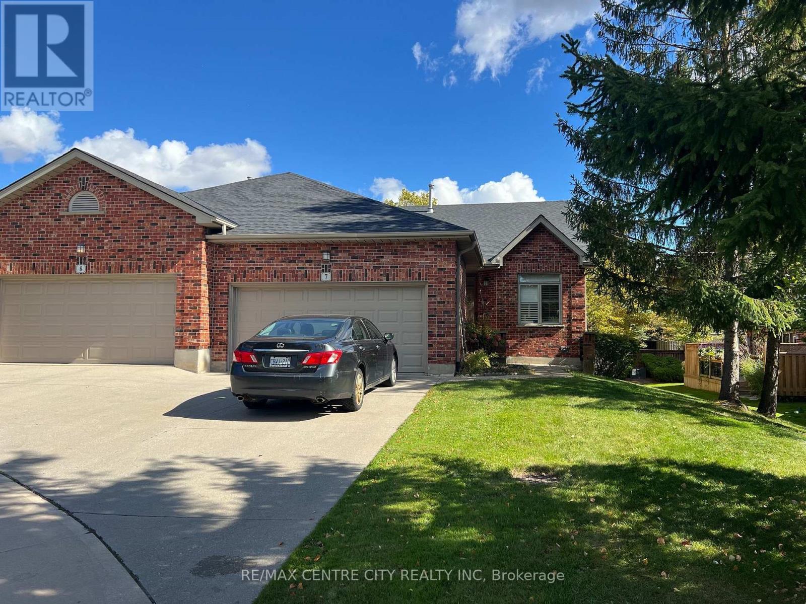 7 - 400 AMBLESIDE DRIVE