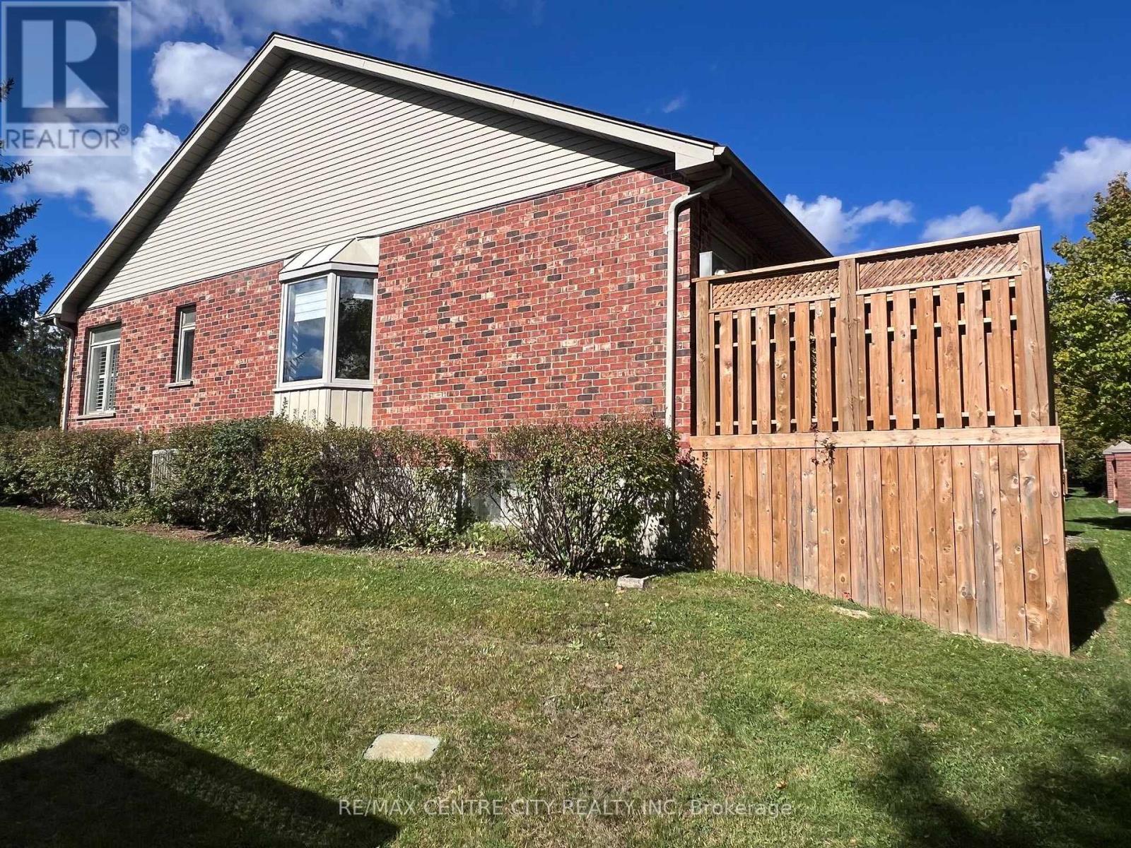 7 - 400 AMBLESIDE DRIVE