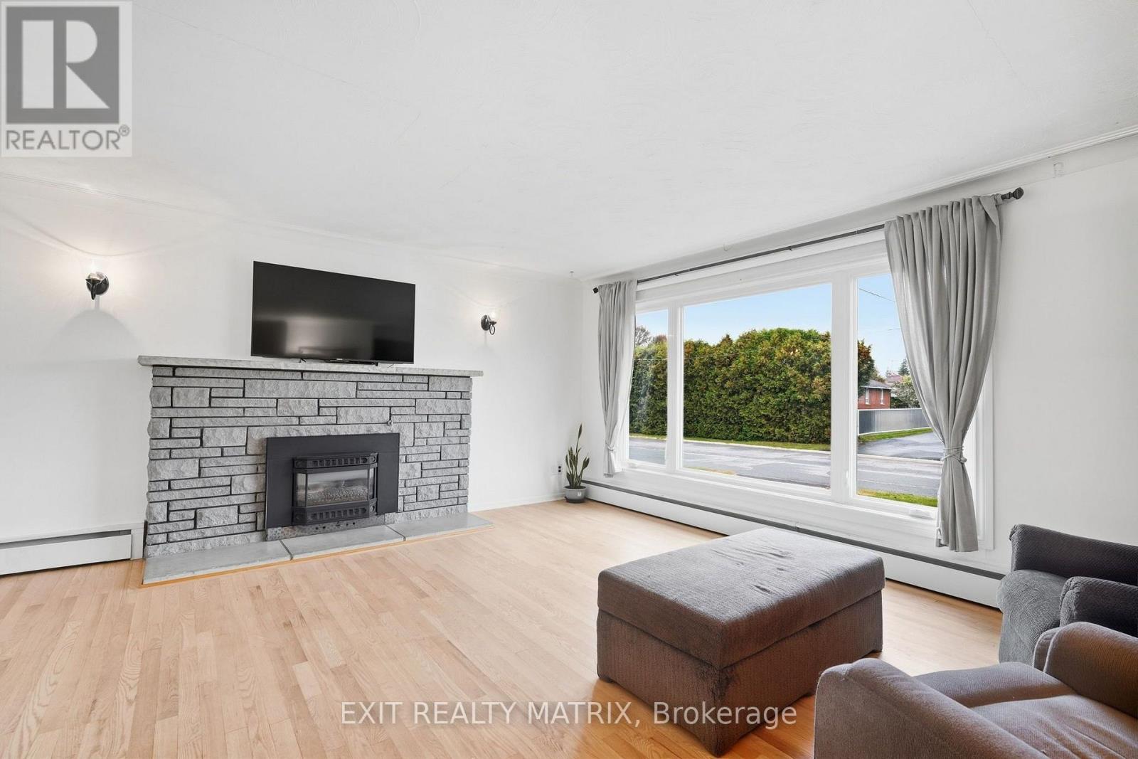 2439 Raymond Street, Clarence-Rockland, Ontario  K4K 1K3 - Photo 5 - X14010462