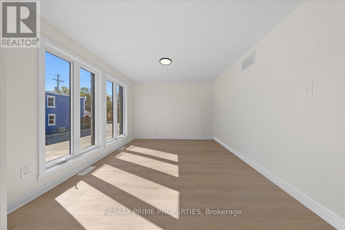 207 Carillon Street, Ottawa, Ontario  K1L 5X7 - Photo 3 - X14012502