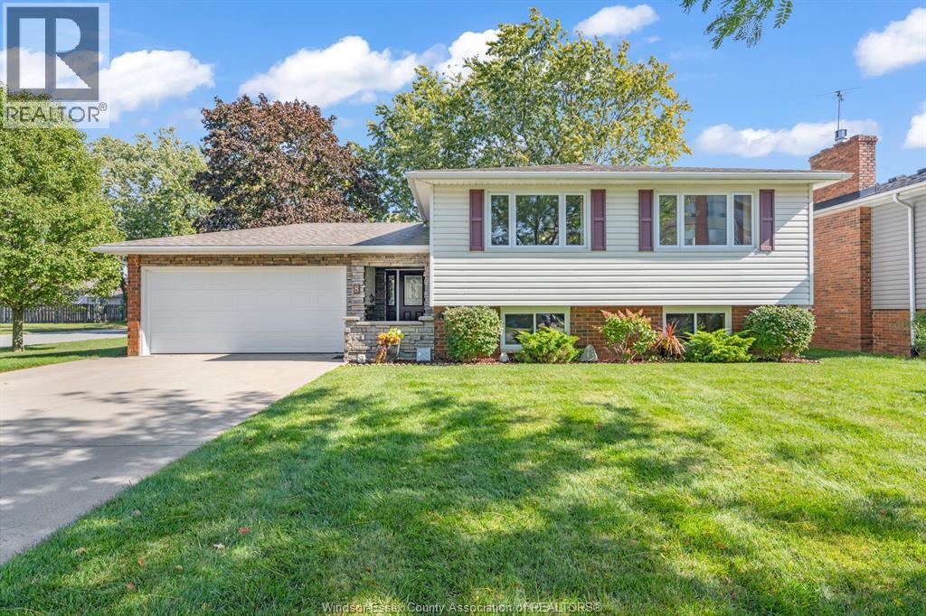 MLS# 26025117: 8 Bruce AVENUE, Leamington, Canada